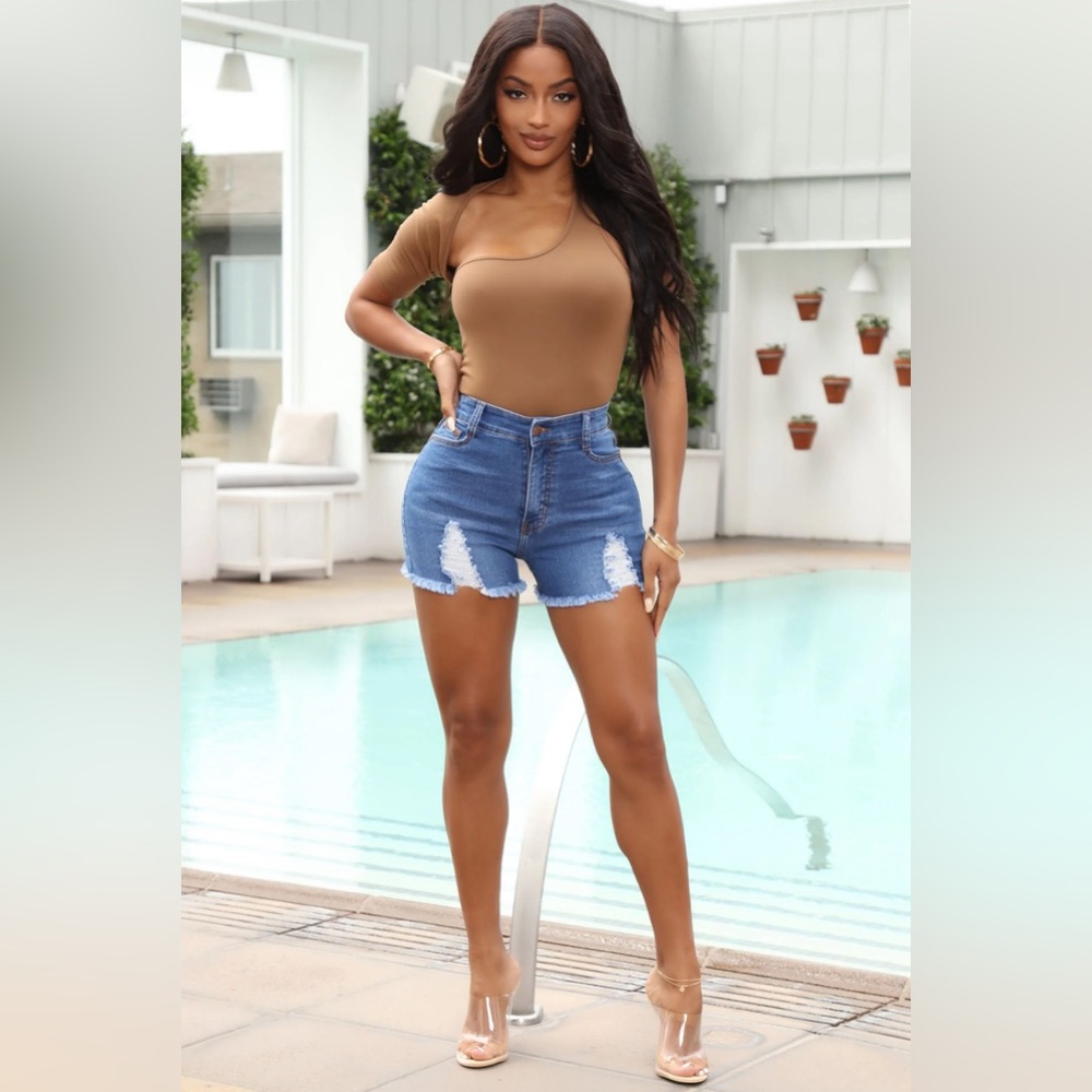 🆕 NWT Fashion Nova High Rise Ripped Denim Shorts
